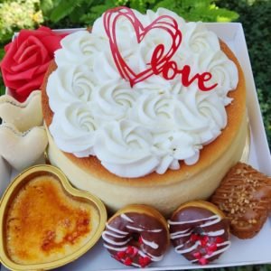 מארז עם עוגת גבינה