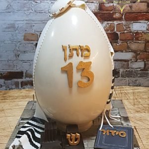 ביצת הפתעה ענקית
