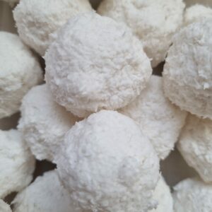 כדורי קוקוס טבעוניים וללא סוכר