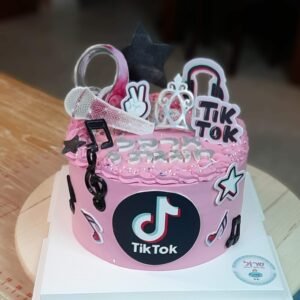 עוגת יום הולדת טיק טוק